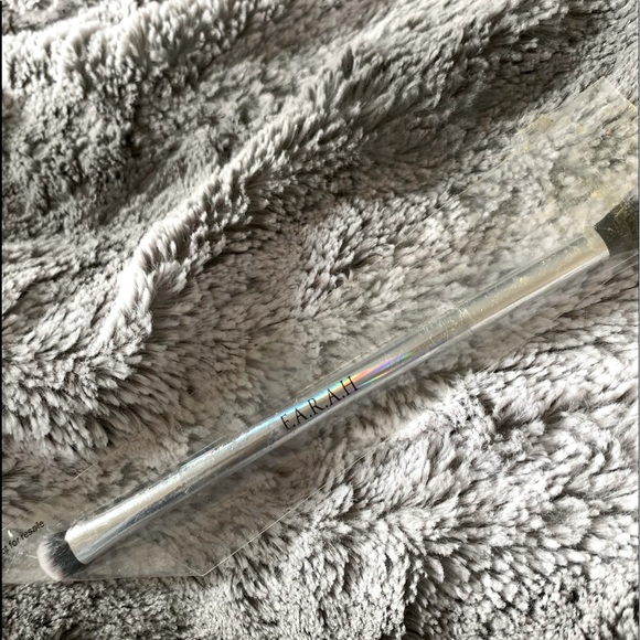 F.A.R.A.H  22E SHADE AND BLEND BRUSH - Picture 5 of 10